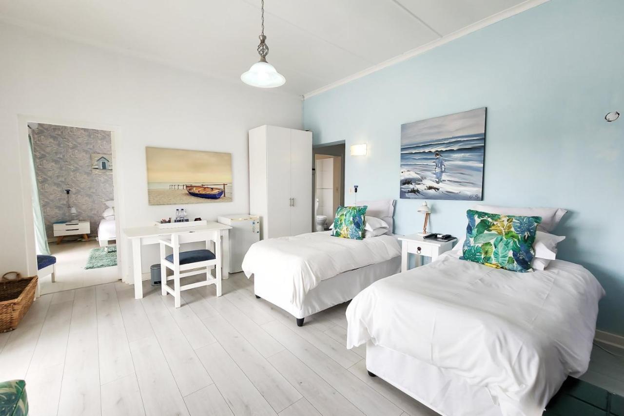 Blue'S Guest House - East London Bonza Bay Eksteriør billede