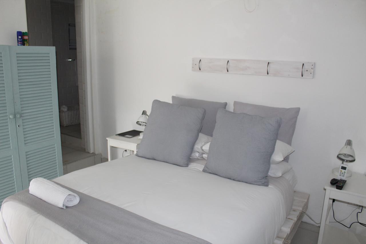 Blue'S Guest House - East London Bonza Bay Eksteriør billede