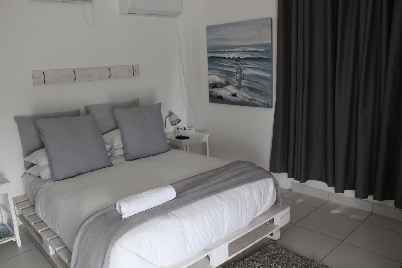 Blue'S Guest House - East London Bonza Bay Eksteriør billede