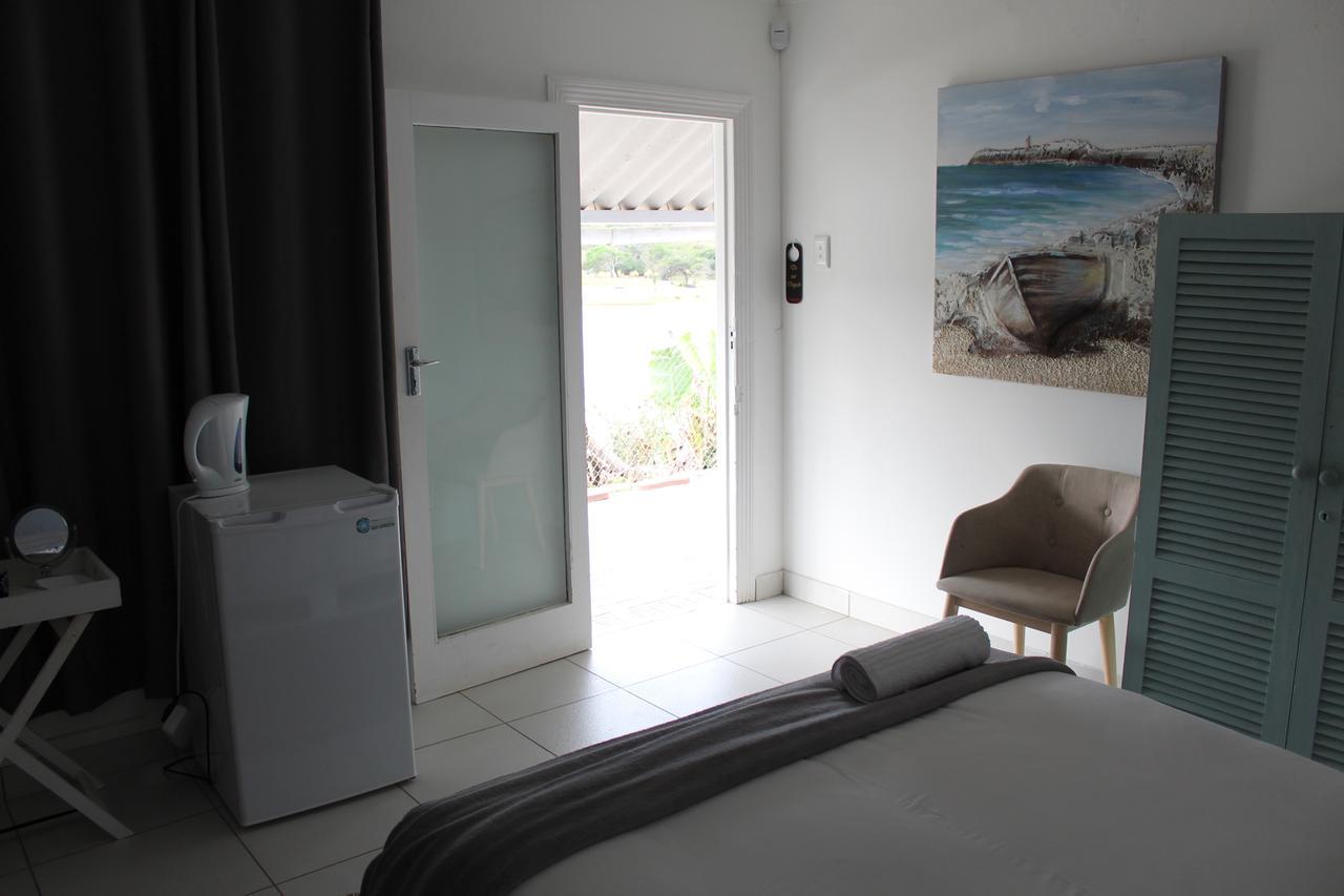 Blue'S Guest House - East London Bonza Bay Eksteriør billede