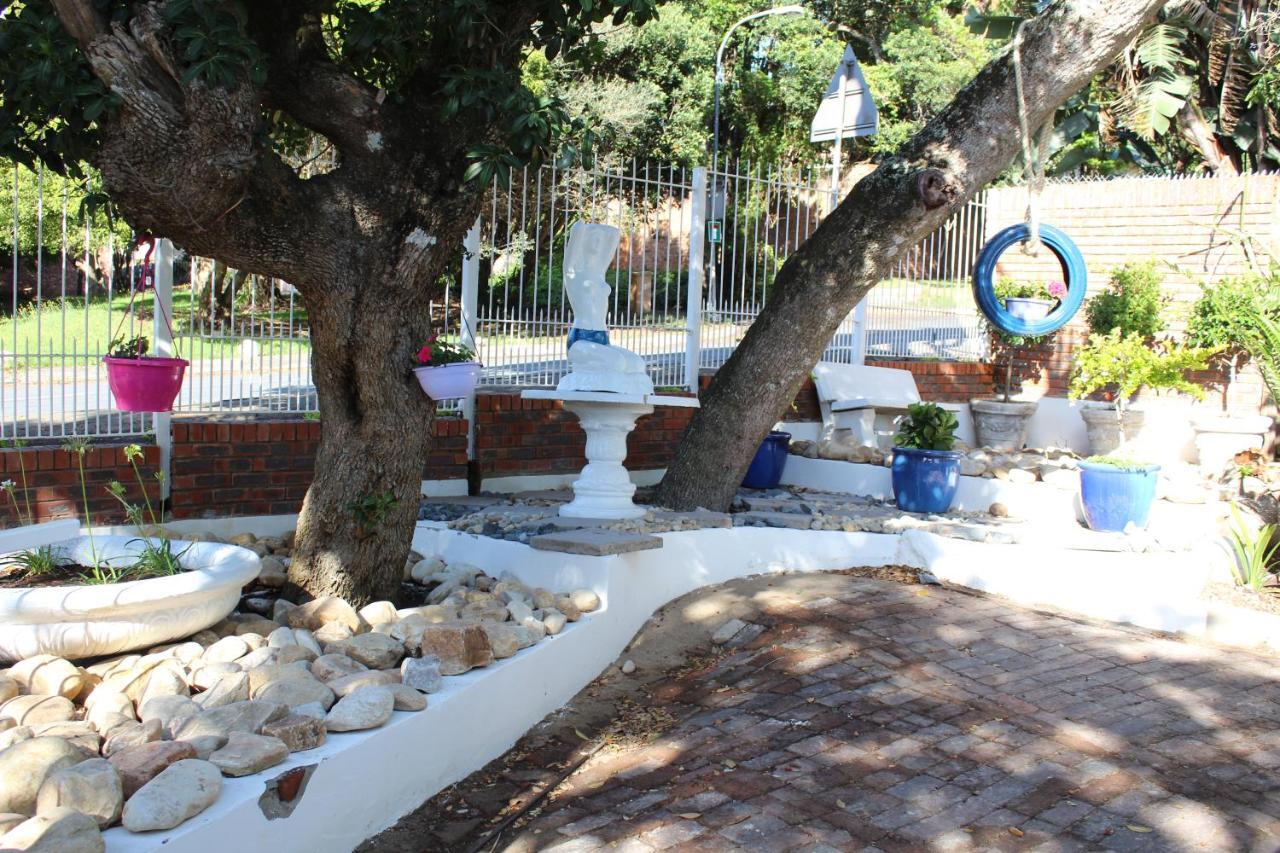 Blue'S Guest House - East London Bonza Bay Eksteriør billede